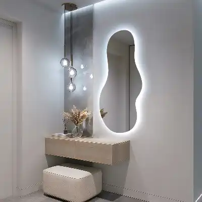 Atypické zrcadlo nástěnné s LED osvětlením