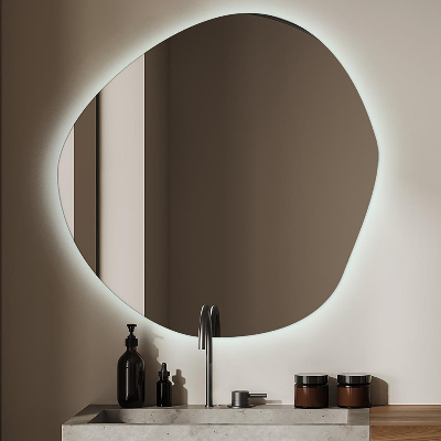 Atypické zrcadlo s osvětlením