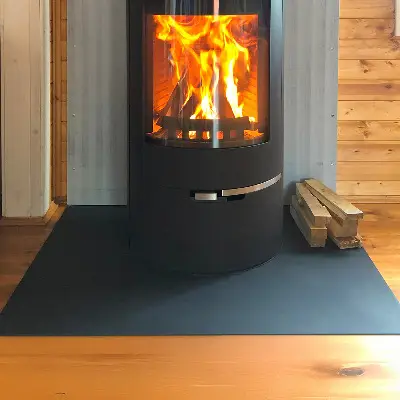 Obdélníková podložka pod kamna z černého plechu