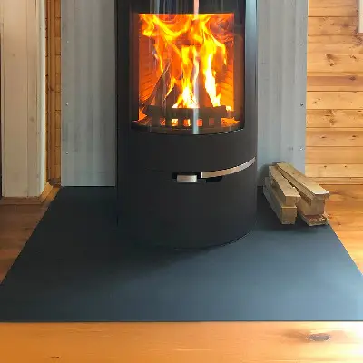 Obdélníková podložka pod kamna z černého plechu