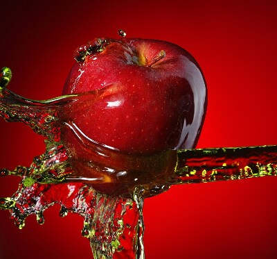 Roleta na okno Červené jablko ve vodě