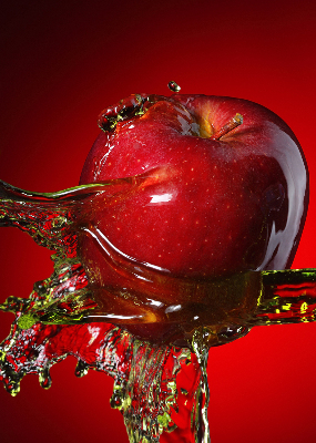Roleta na okno Červené jablko ve vodě