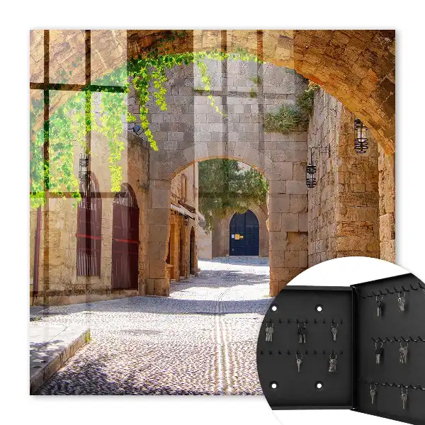 Kamenná ulice s architekturou a zelení