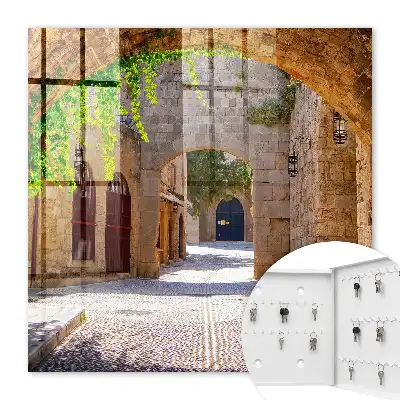 Kamenná ulice s architekturou a zelení