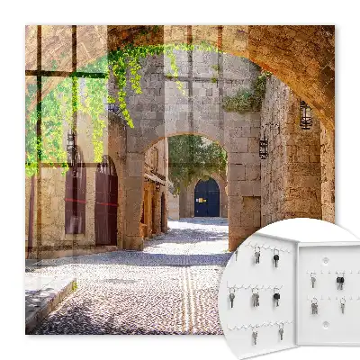 Kamenná ulice s architekturou a zelení