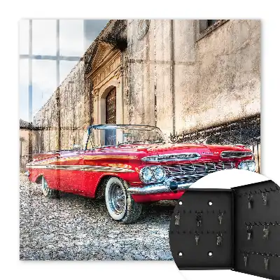 Retro auto na pozadí architektury
