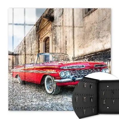Retro auto na pozadí architektury
