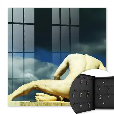Klasická elegance s oblačným pozadím