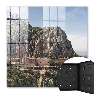 Horská architektura obohacená o klášter