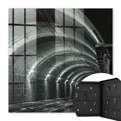 Železniční tunel s dynamickými oblouky