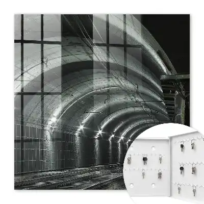 Železniční tunel s dynamickými oblouky