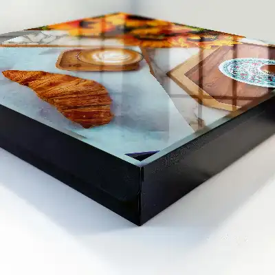 Ranní chvilky s kávou a croissantem