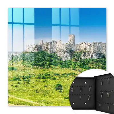 Kamenný hrad s modrou oblohou