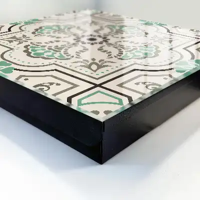 Geometrická dekorace s rostlinnými akcenty
