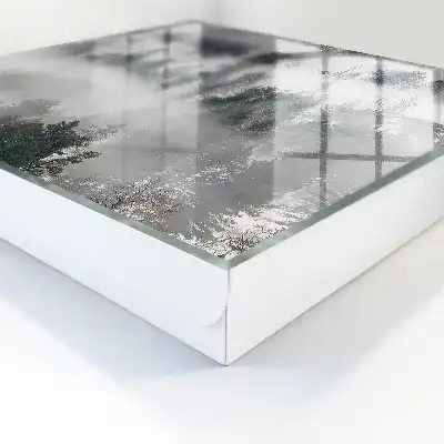 Mlžná zeleň vytváří klidnou atmosféru