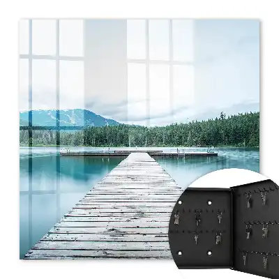 Jezero míru obklopené horami