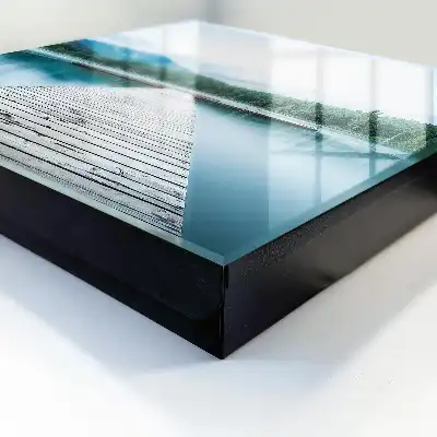 Jezero míru obklopené horami