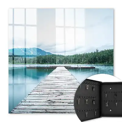 Jezero míru obklopené horami