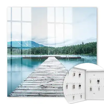 Jezero míru obklopené horami