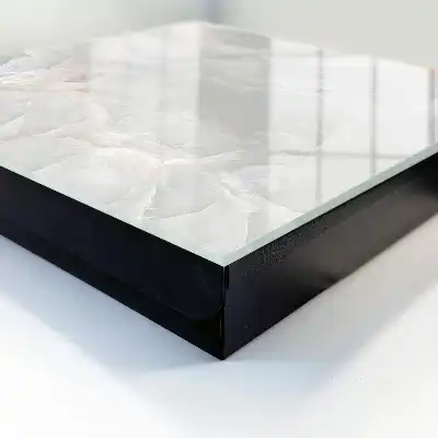 Neutrální elegance přírodního kamene