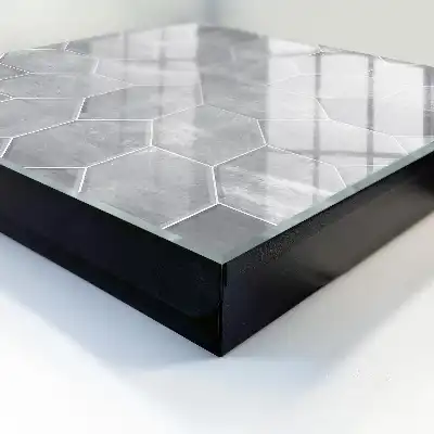 Šedý geometrický vzor