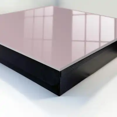 Jemná minimalistická halenka v pastelově šeříkové barvě