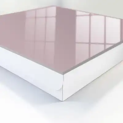 Jemná minimalistická halenka v pastelově šeříkové barvě