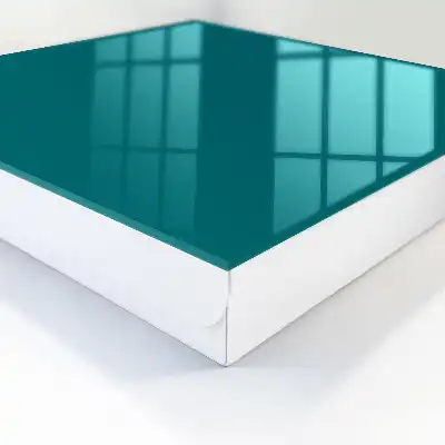 Tmavě tyrkysová elegance moderny