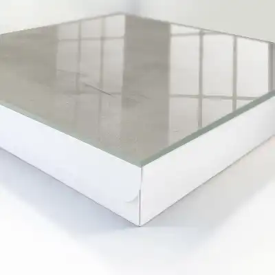 Šedá tapeta s minimalistickou texturou
