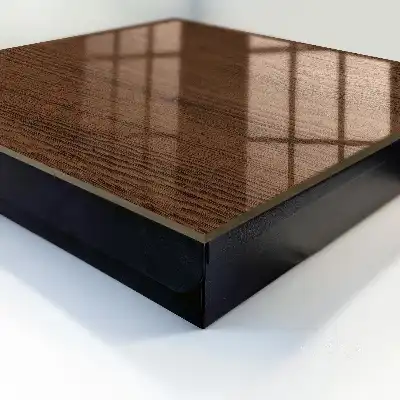 Dřevěná textura s výraznou kresbou