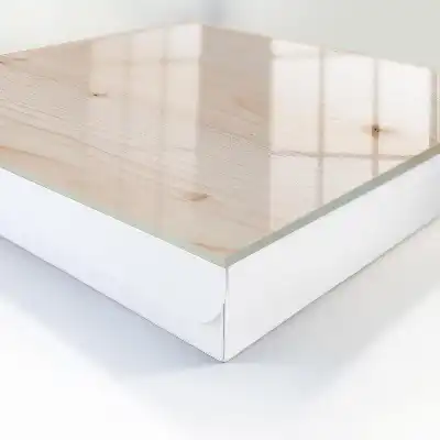 Dřevěná textura s jemnou kresbou