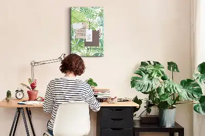 Dětská nástěnka s motivem akvarelových lesních listů