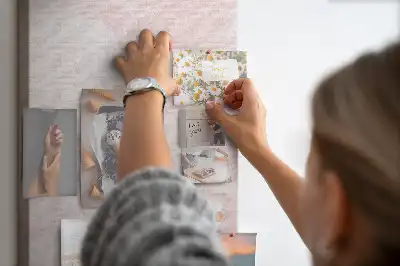 Korková nástěnka s motivem červených růží