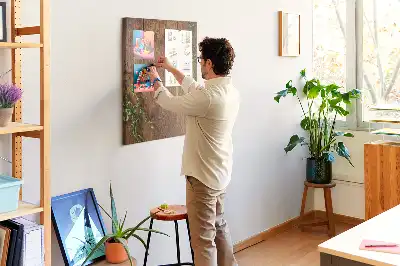 Korková nástěnka s rámem v dekoru rustikální dřevo