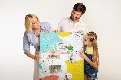 Dětská nástěnka s motivem abstraktních čmáranic