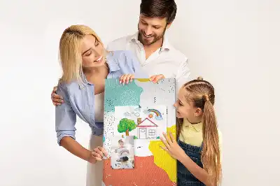 Dětská nástěnka s motivem abstraktních čmáranic