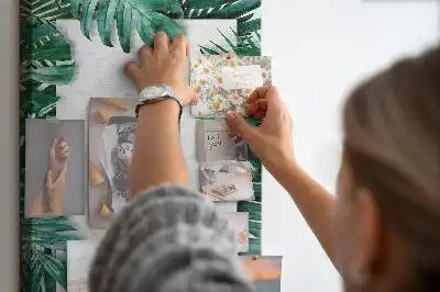 Korková nástěnka ve tvaru listu monstery
