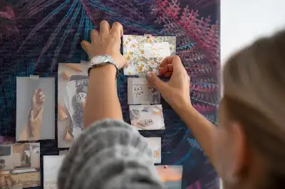 Nástěnka s motivem listů exotické vegetace