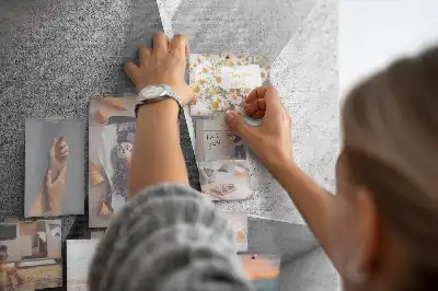 Nástěnka s abstraktní geometrií