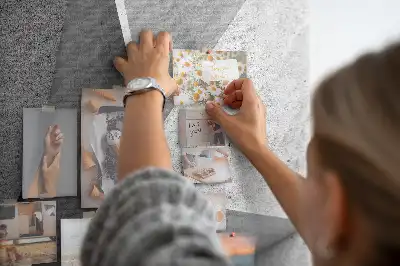 Nástěnka s abstraktní geometrií