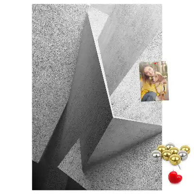 Nástěnka s abstraktní geometrií