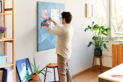 Korková nástěnka s geometrickým motivem