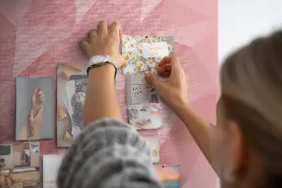 Dětská nástěnka se symetrickým vzorem