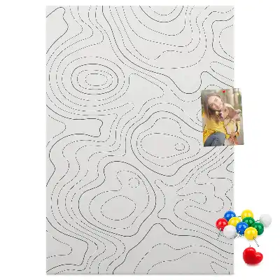 Dětská nástěnka s lineární abstrakcí