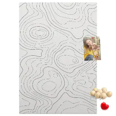 Dětská nástěnka s lineární abstrakcí