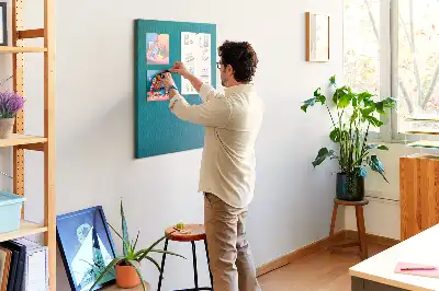 Nástěnka s geometrickou abstrakcí