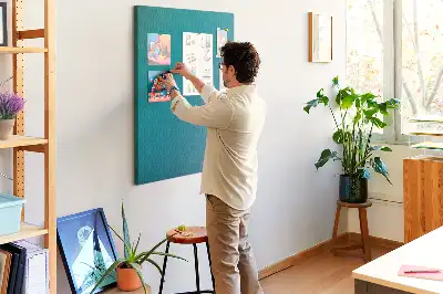 Nástěnka s geometrickou abstrakcí