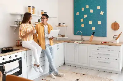 Nástěnka s geometrickou abstrakcí