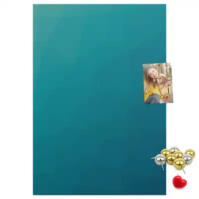Nástěnka s geometrickou abstrakcí
