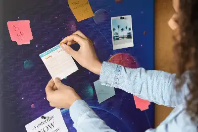 Nástěnka s motivem vesmírného umění